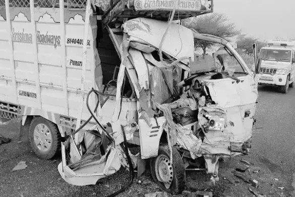 **जोधपुर में भीषण सड़क हादसा: 6 श्रद्धालुओं की मौत, 14 घायल**