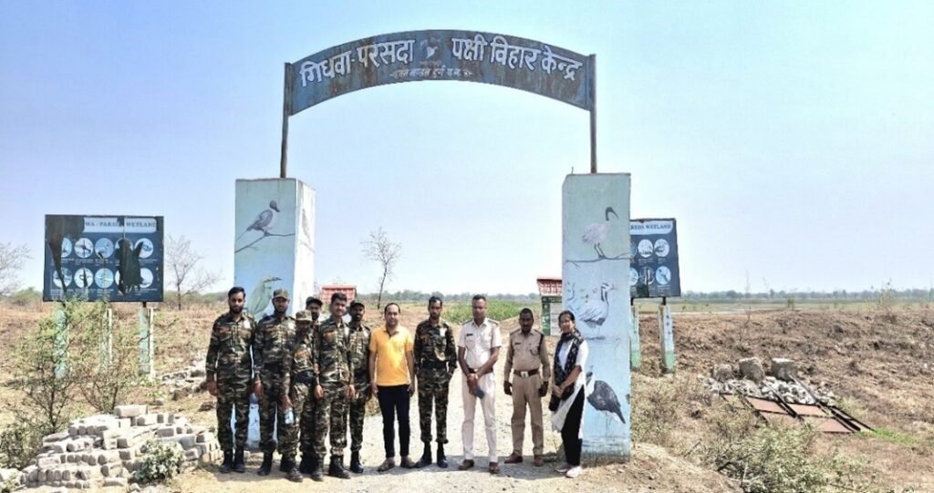 *विदेशी परिंदों का आश्रय स्थल बन रहा है छत्तीसगढ़* = बर्ड वॉक, जैव विविधता संरक्षण का प्रमुख केंद्र है गिधवा परसदा = = वन मंत्री केदार कश्यप की पहल से संवर रही प्रकृति =