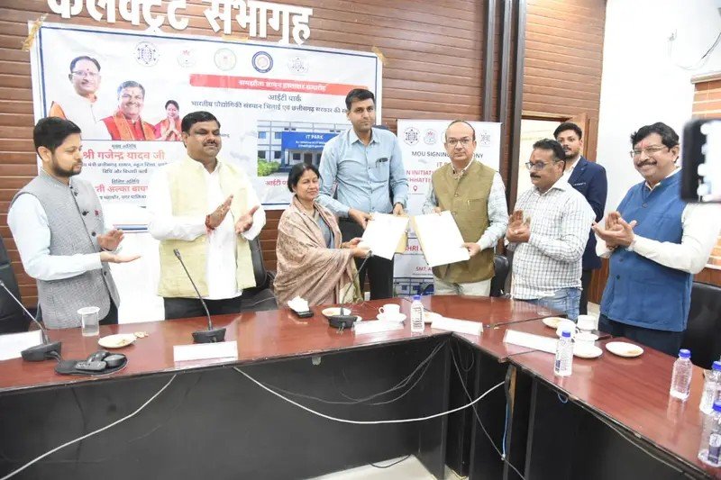 **दुर्ग में आईटी पार्क स्थापित करने एमओयू, युवाओं को मिलेगा स्थानीय रोजगार का बड़ा अवसर**