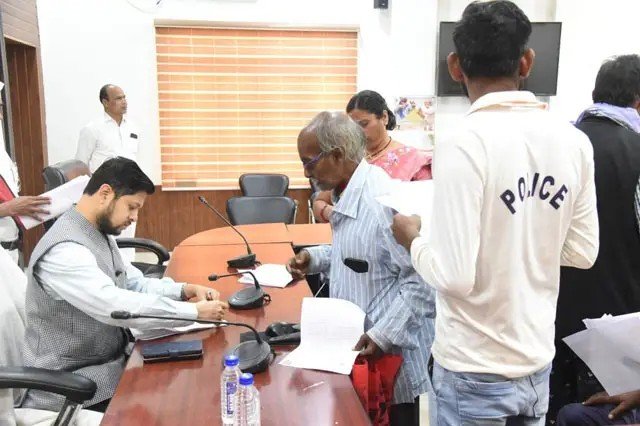 **जनदर्शन में कलेक्टर ने सुनी आमजनों की समस्याएँ, 91 आवेदन पहुंचे**