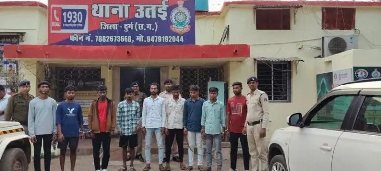 **उतई पुलिस की बड़ी कार्रवाई: पंचायत भवन में लगे सीसीटीवी कैमरा चोरी करने वाले 9 आरोपी गिरफ्तार**