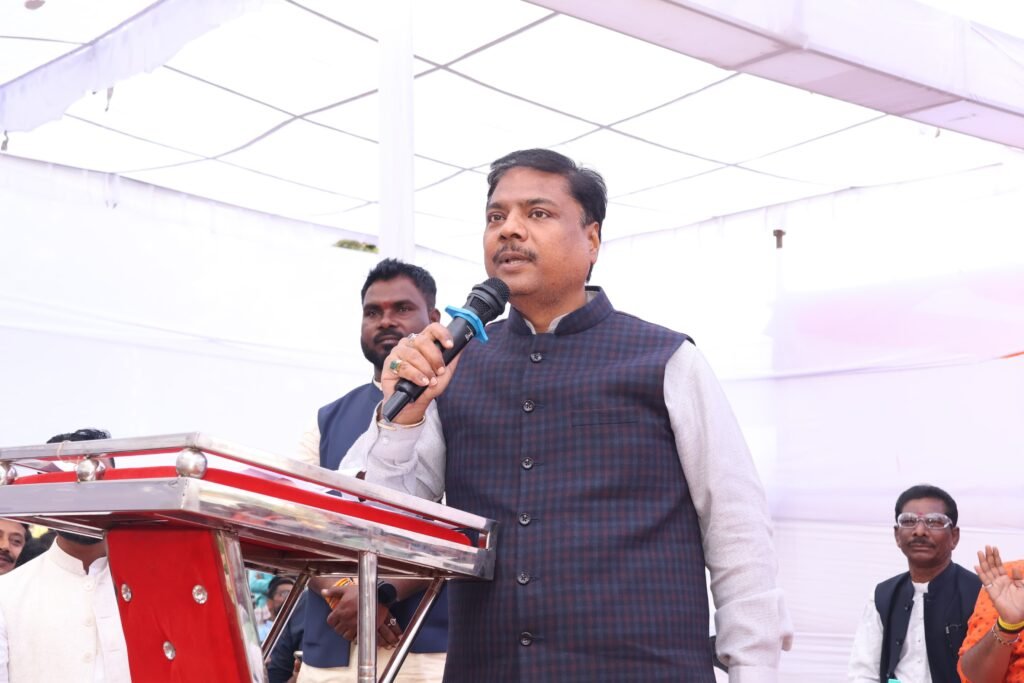 *137 करोड़ रूपए की लागत से होगा अंतागढ़-नारायणपुर मार्ग का चौड़ीकरण एवं मजबूतीकरण* *मंत्री श्री केदार कश्यप, सांसद श्री भोजराज नाग और विधायक श्री विक्रम उसेण्डी ने किया भूमिपूजन*