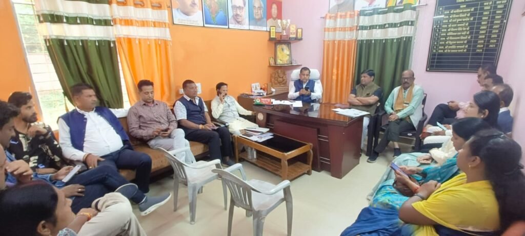 *भाजपा ने की संगठन सुदृढ़ीकरण की रणनीति तय* *‘मन की बात’ कार्यक्रम के लिए नई टीम को मिली अहम जिम्मेदारी* *आगामी कार्यक्रमों को सफल बनाने के लिए पूरी निष्ठा और समर्पण के साथ कार्य करें – जिलाध्यक्ष वेदप्रकाश पाण्डे*