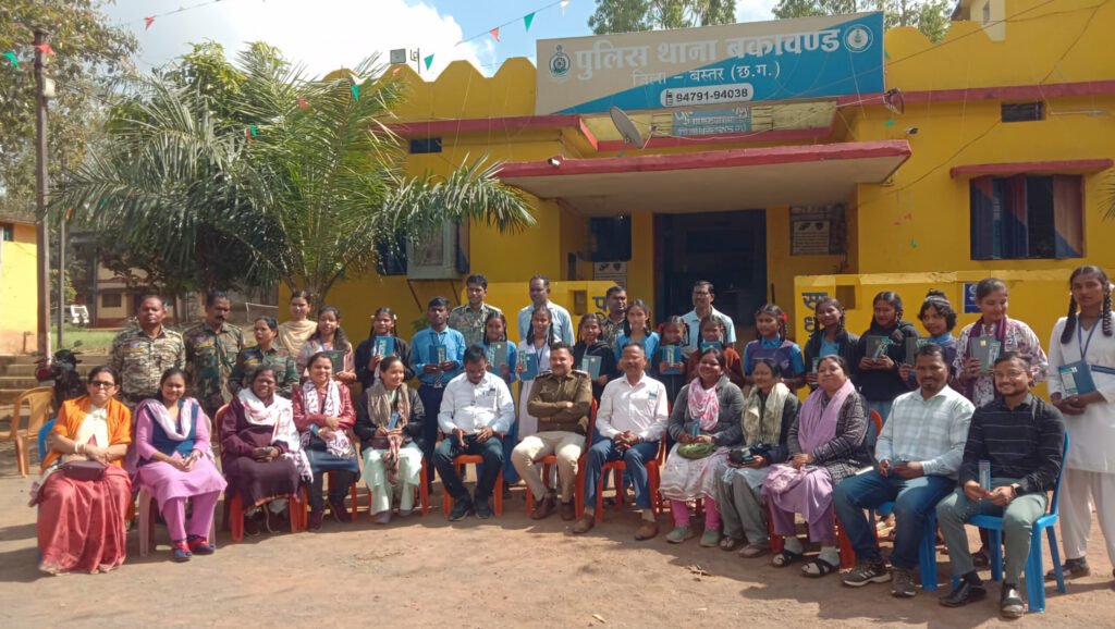 *बकावंड थानेदार ने पेश की कम्युनिटी पुलिसिंग की शानदार मिसाल* = टीआई तिवारी ने छात्र छात्राओं के बीच जगाई शिक्षा की अलख =