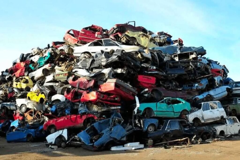 **पुराने वाहनों पर सरकार का सख्त कदम, 15 साल से अधिक पुराने वाहन होंगे स्क्रैप**