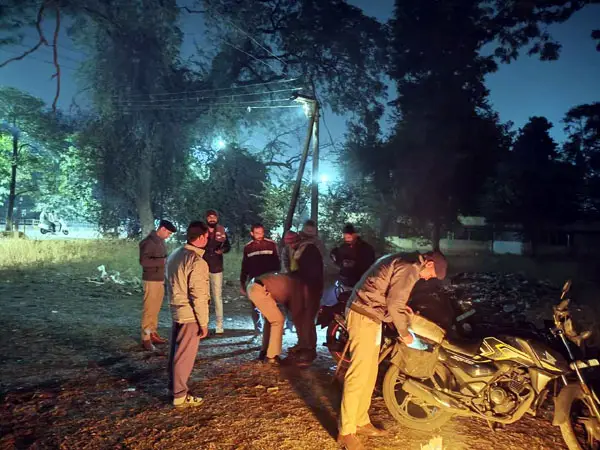 दुर्ग पुलिस का सघन चेकिंग अभियान, अड्डेबाजी कर शराब पीने वाले 34 लोगों पर कार्रवाई