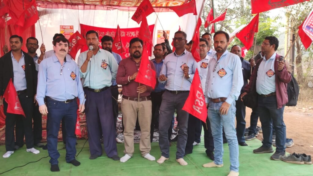 **AILRSA का 48 घंटे का उपवास–धरना, लोको रनिंग स्टाफ ने उठाई अपनी मांगों की आवाज**