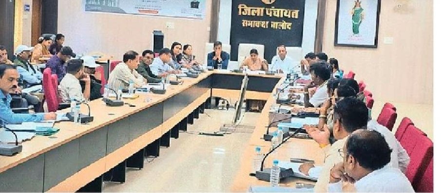 *ठेकेदारऔर अफसरों की लापरवाही की भेंट चढ़ गई शहर की तस्वीर बदल देने वाली सड़क* = 8 करोड़ की लागत से बन रही सड़क तीन माह से पड़ी है अधूरी हालत में = = कलेक्टर की फटकार का भी नहीं हुआ पीडब्ल्यूडी के अधिकारियों पर असर =