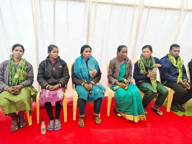 धमतरी में नक्सल नेटवर्क को बड़ा झटका, 47 लाख के इनामी 9 हार्डकोर नक्सलियों ने किया आत्मसमर्पण