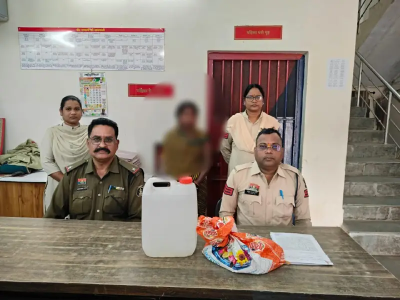 अवैध महुआ शराब पर जांजगीर पुलिस की बड़ी कार्रवाई, 12.6 लीटर कच्ची शराब के साथ महिला धराई