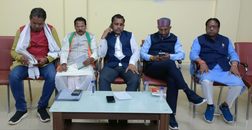 *भाजपा की ताकत उसका अनुशासित व सक्रिय कार्यकर्ता हैं – भाजपा जिला अध्यक्ष वेदप्रकाश पाण्डेय* = मंडल स्तर से बूथ स्तर तक भाजपा को मजबूत करने की तैयारी, जिला अध्यक्ष वेदप्रकाश पाण्डे ने ली अहम बैठक भाजपा की आवश्यक बैठक में जिला पदाधिकारी, मोर्चा अध्यक्ष व मंडल प्रभारी हुए शामिल, संगठनात्मक मजबूती पर हुआ मंथन