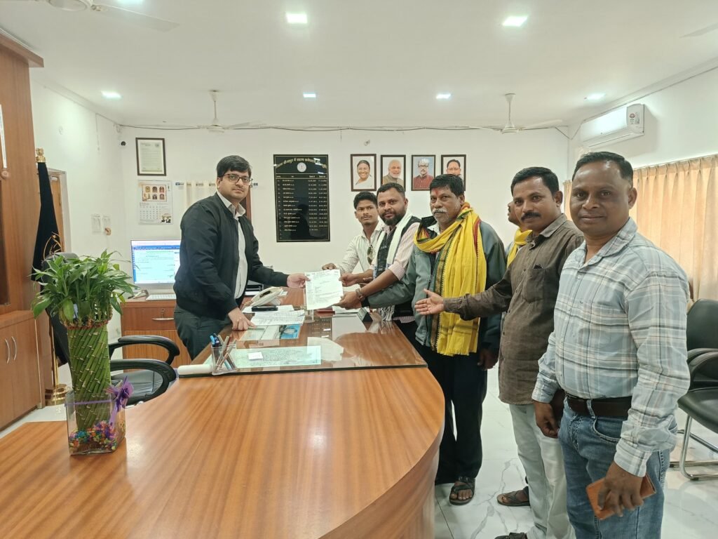 *‘बस्तर पंडूम’ शब्द के प्रयोग पर सर्व आदिवासी समाज ने जताई की कड़ी आपत्ति* = मुख्यमंत्री और राज्यपाल के नाम डीएम को ज्ञापन=