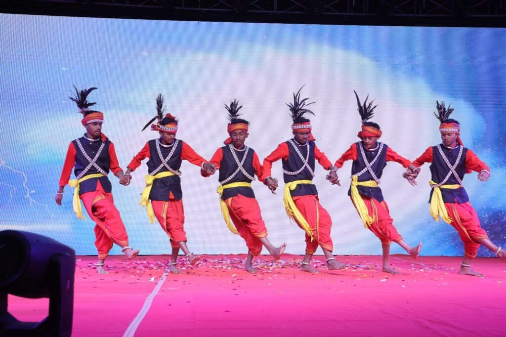 *बस्तर की सांस्कृतिक धरोहर की झलक दिखी कृष्ण विकास नेक्स्टजेन स्कूल में* = वार्षिक उत्सव में छाई रही बस्तर की कला संस्कृति =