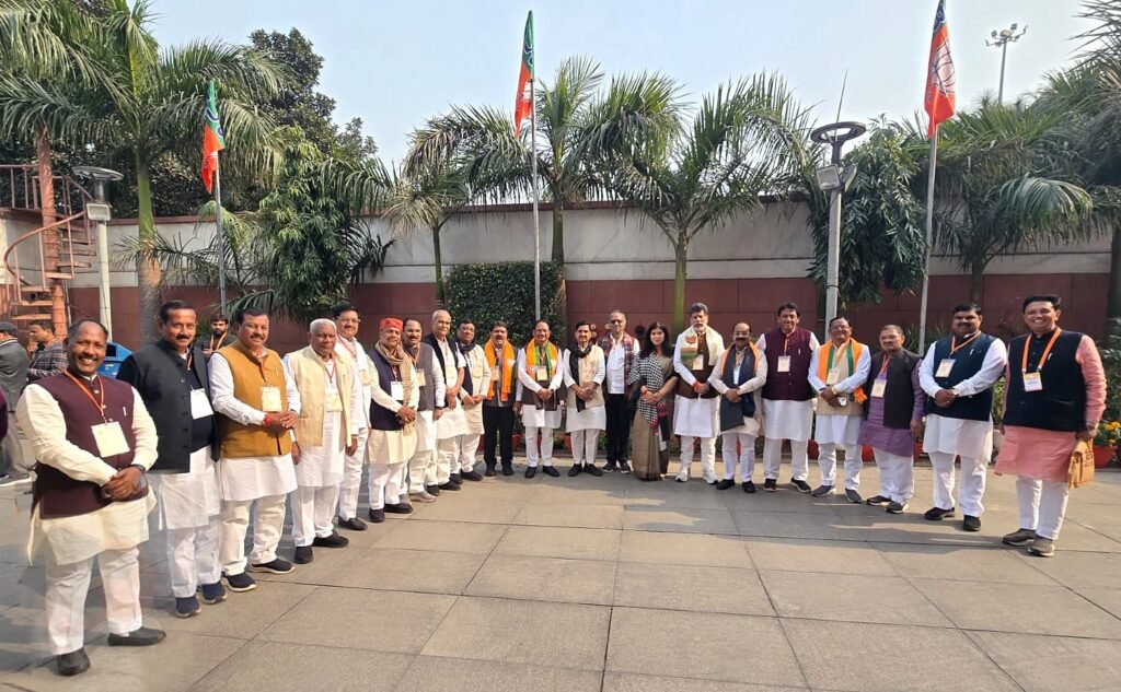 *श्री नितिन नबीन के नामांकन कार्यक्रम में शामिल हुए भाजपा पदाधिकारी*