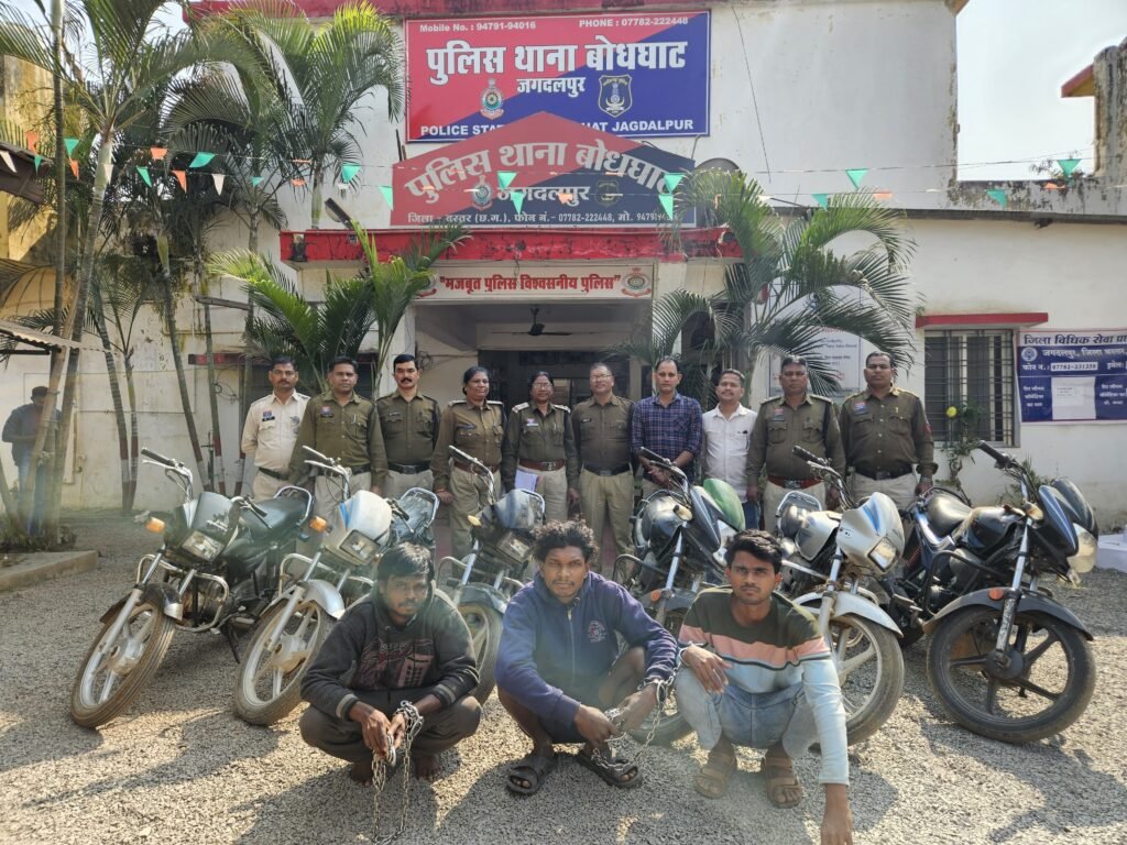 *बाईक चोर गिरोह का भंडाफोड़, 5 बाईक बरामद* = खंडहर में छुपा रखी थी चोरी की मोटर साईकिलें =