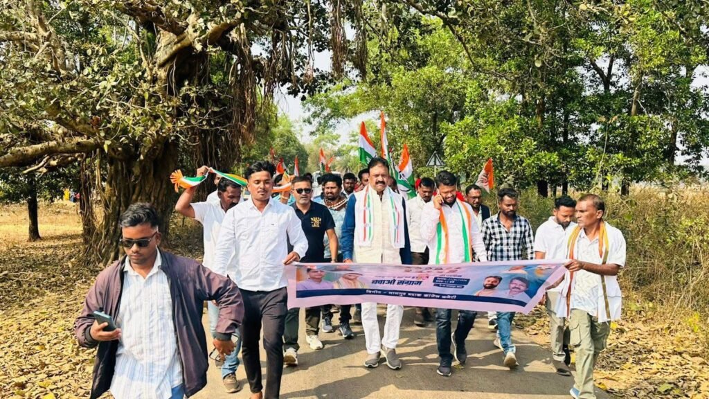 *मनरेगा बचाने 12 किमी लंबी पदयात्रा की कांग्रेसजनों ने* = नानगुर में ब्लॉक स्तरीय मनरेगा बचाओ संग्राम =