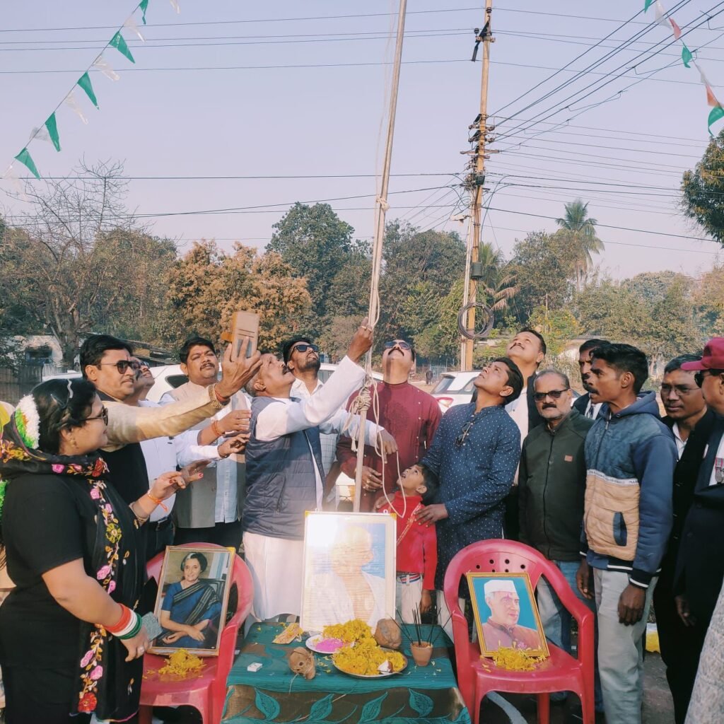 *दल्ली राजहरा में ब्लॉक कांग्रेस कमेटी ने किया ध्वजारोहण; रतिराम कोसमा ने फहराया तिरंगा*