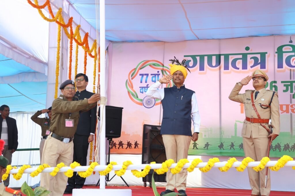 *देशभक्ति और उल्लास के रंग में रंगा बीजापुर, धूमधाम से मनाया गया गणतंत्र दिवस* = वन मंत्री केदार कश्यप ने फहराया राष्ट्रीय ध्वज =