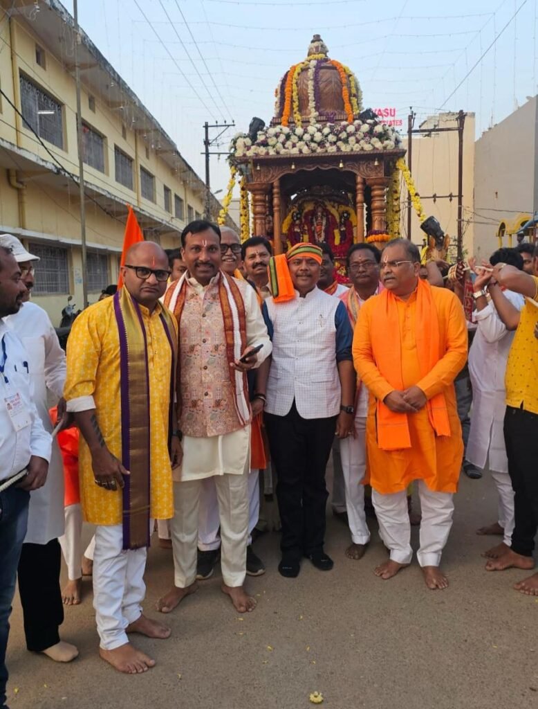*गोविंदा के जयकारों से गूंजा जगदलपुर* = निकली भगवान बालाजी की भव्य शोभायात्रा =