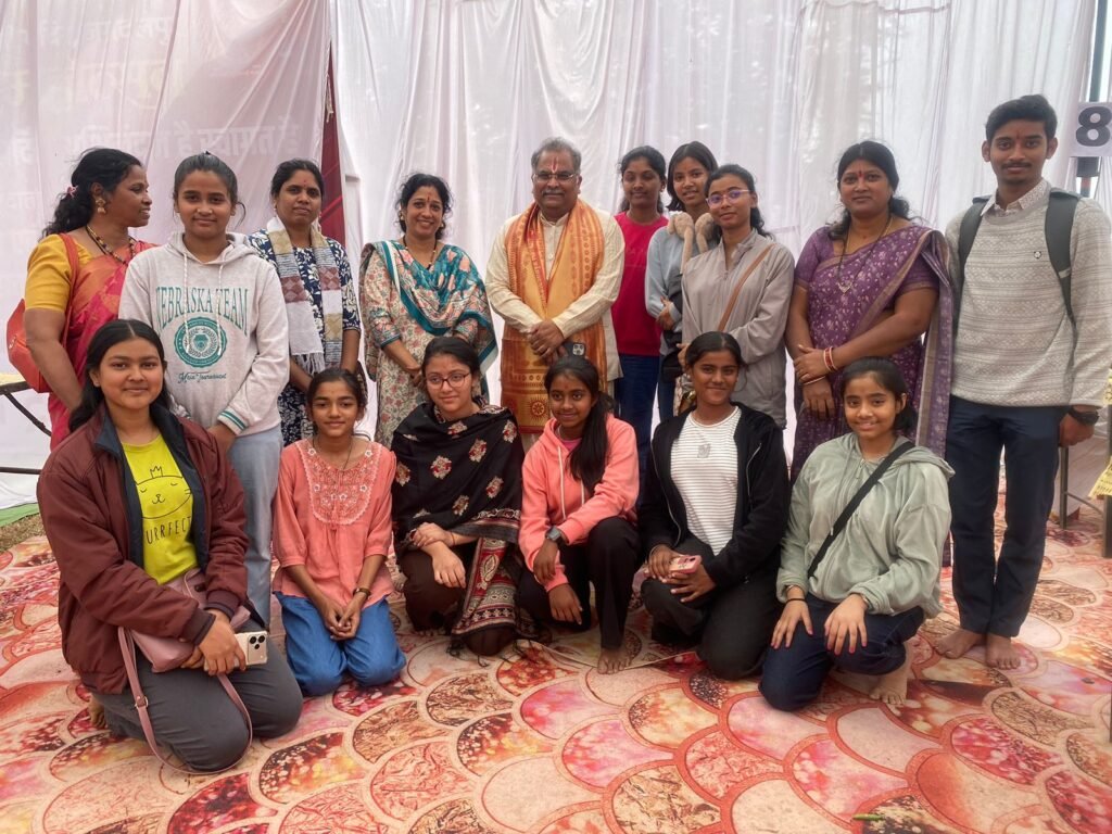 महिलाओं ने की कुमकुम पूजा, माँगी सुहाग की लंबी आयु