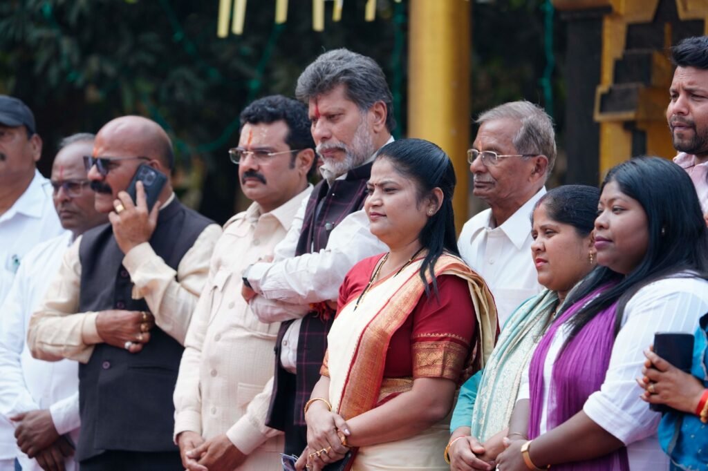 *गरुड़ दर्शन पूजा में शामिल हुए किरण देव*