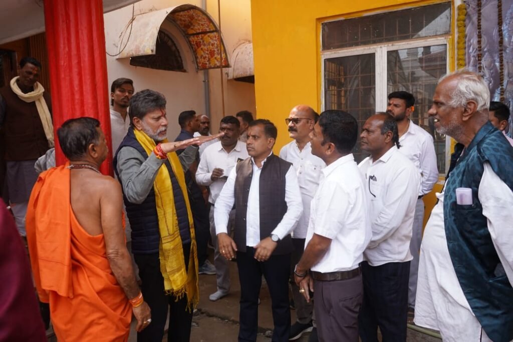 *किरण देव पहुंचे दंतेश्वरी मंदिर*