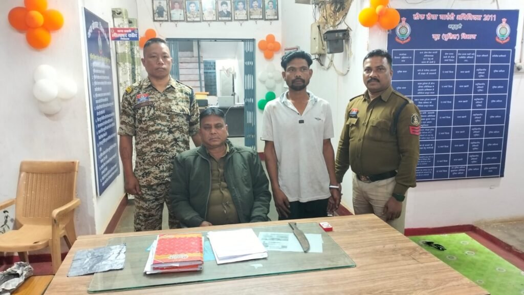 *चाकू के साथ युवक गिरफ्तार*