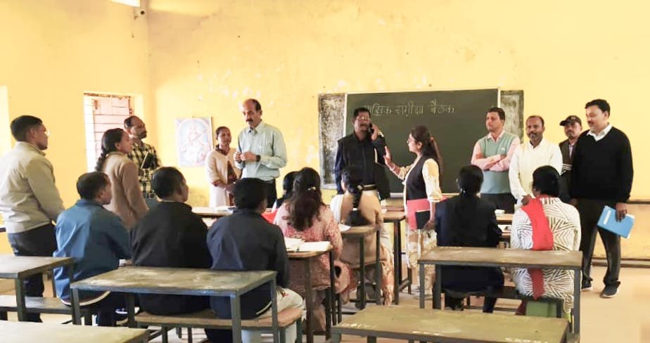 *एफएलएन बैठक में डीईओ बघेल ने दिए दिशा निर्देश* = जोन स्तरीय एफएलएन समीक्षा बैठक सम्पन्न = = शिक्षा गुणवत्ता सुधार के लिए महत्वपूर्ण कदम =