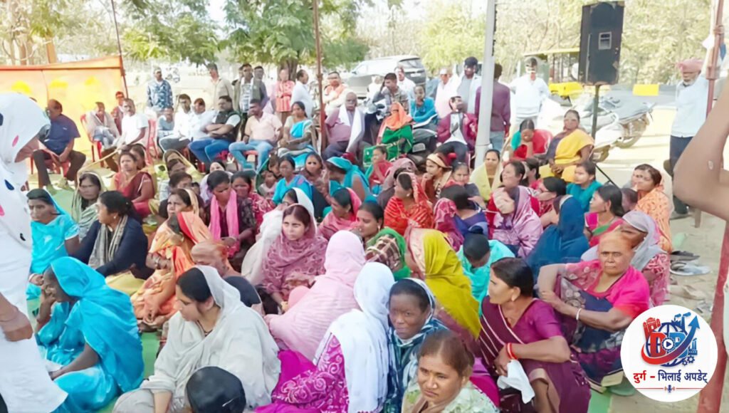 खेल मैदान बचाने सड़क पर उतरे वार्डवासी, पार्षद व राजनीतिक दलों ने दिया समर्थन