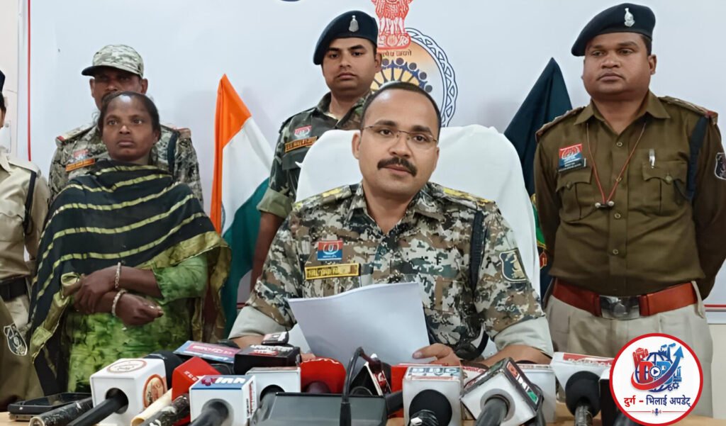 5 लाख की इनामी महिला नक्सली ने किया आत्मसमर्पण, माओवादी संगठन से तोड़ा नाता