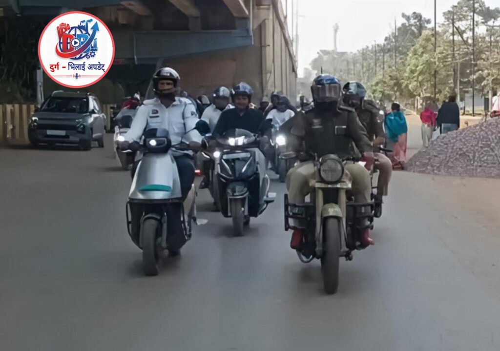दुर्ग पुलिस की हेलमेट रैली: सड़क सुरक्षा के प्रति जागरूकता बढ़ाने का प्रयास