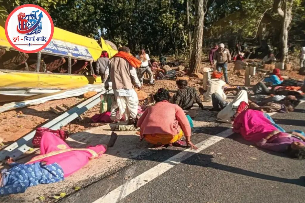 झारखंड बस हादसा: बलरामपुर में एक साथ 10 चिताएं जलीं, गांव में पसरा मातम