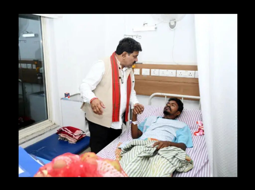 आईईडी ब्लास्ट में घायल जवानों से मिले उपमुख्यमंत्री विजय शर्मा, इलाज की व्यवस्था का लिया जायजा