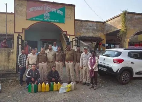 महासमुंद में अवैध महुआ शराब के खिलाफ बड़ी कार्रवाई आबकारी विभाग ने 140 लीटर शराब व 3590 किलो लाहन किया जब्त, तीन आरोपी गिरफ्तार