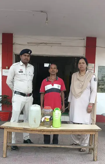 जांजगीर-चांपा) जांजगीर-चांपा में अवैध महुआ शराब पर कार्रवाई 20 लीटर के साथ आरोपी गिरफ्तार