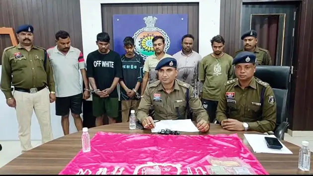 (दुर्ग) पाटन क्षेत्र में चोरी गैंग का पर्दाफाश, 6 आरोपी गिरफ्तार; 8 वारदातें सुलझीं, 7.15 लाख की संपत्ति बरामद