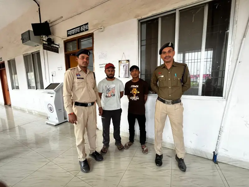 पुरानी रंजिश में ब्लेड से हमला, दो आरोपी गिरफ्तार ओवरब्रिज के पास रोककर की मारपीट, गला और कंधे पर आई गंभीर चोट