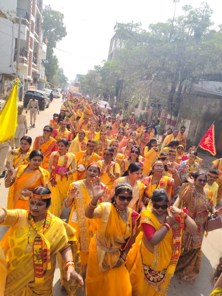 देवांगन समाज द्वारा निकाली गई भव्य शोभायात्रा। परमेश्वरी भवन में युवक-युवतियों का हुआ परिचय सम्मेलन । सांस्कृतिक एवं खेलकूद कार्यक्रम हुआ जिसमें बच्चे एवं महिलाओं ने बड़ी संख्या में भाग लिया।