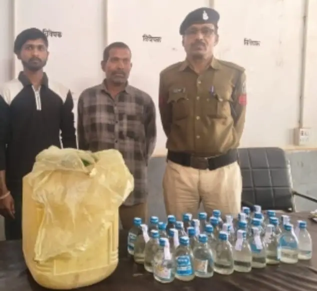 सीपत पुलिस की ताबड़तोड़ कार्रवाई: दो गांवों में अवैध शराब जब्त, दो आरोपी गिरफ्तार