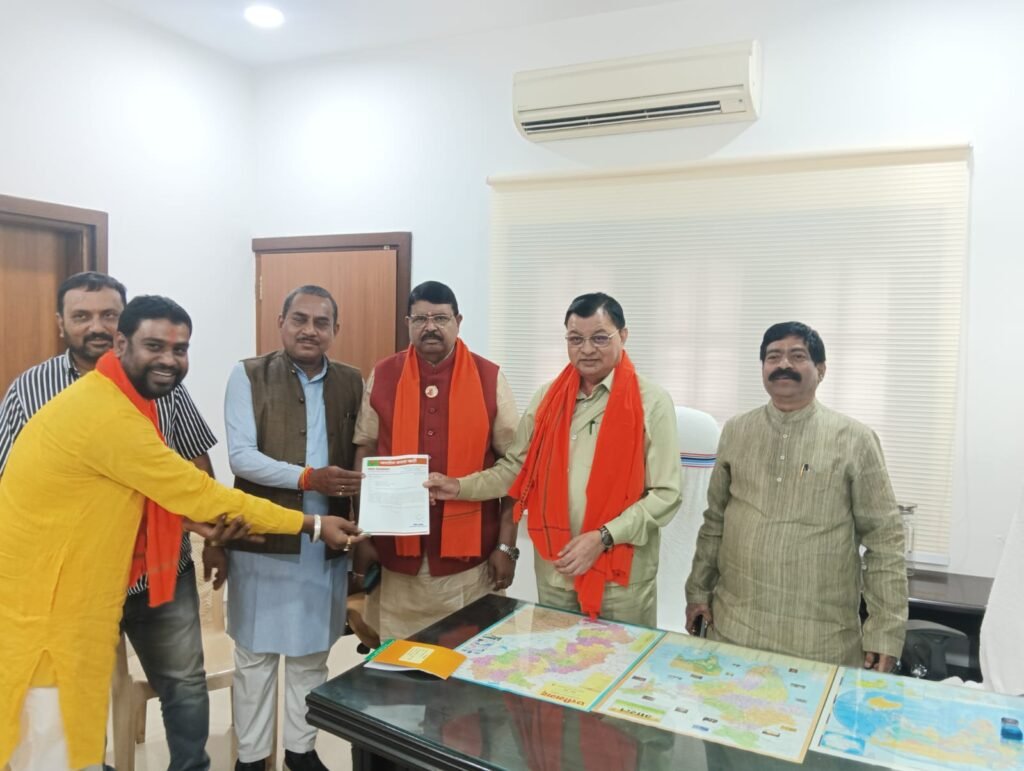 *दल्ली राजहरा को औद्योगिक क्षेत्र घोषित करने की मांग उठाई भाजपा नेता श्याम जायसवाल ने* = उद्योग मंत्री देवांगन को ज्ञापन सौंपा जायसवाल ने=