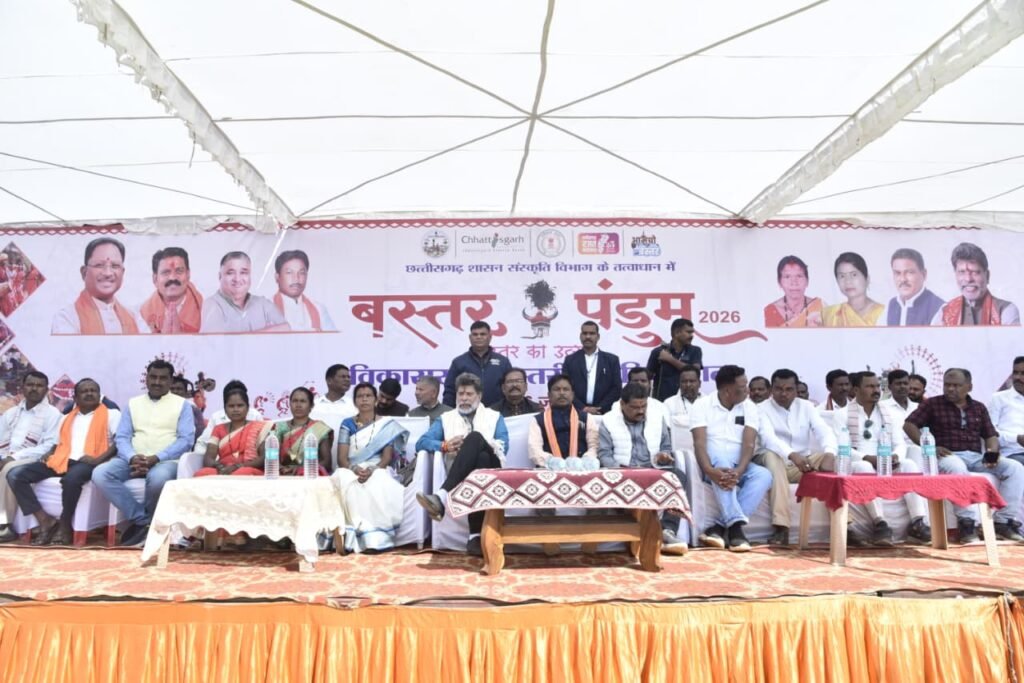 *समृद्ध आदिवासी परंपराओं और संस्कृति की अनमोल खजाना है बस्तर की माटी में* = राष्ट्रपति के आगमन से उत्साहित है बस्तर का आदिवासी समुदाय = = आज संभाग स्तरीय बस्तर पंडुम का उद्घाटन करेंगी राष्ट्रपति द्रौपदी मुर्मू = = आदिवासी संस्कृति का संभाग स्तरीय समागम =