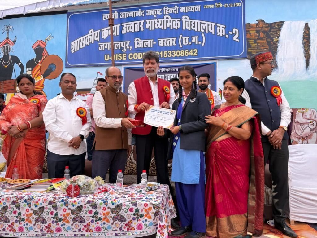 *सेजेस शासकीय कन्या क्रमांक 02 में वार्षिकोत्सव में शामिल हुये भाजपा प्रदेश अध्यक्ष एवं विधायक श्री किरण देव* *सांस्कृतिक प्रस्तुतियों ,शालेय पत्रिका एवं विज्ञान मेला ने मोहा अतिथियों का मन*