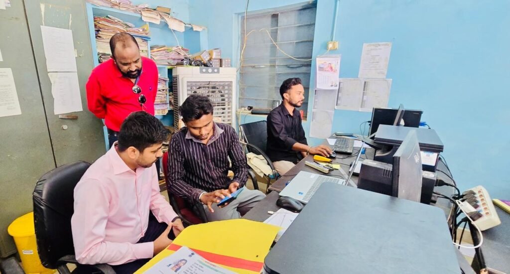 जिला सीईओ श्री मुकुन्द कुमार ने किया कोंटा जनपद कार्यालय पर औचक निरीक्षण हर शाखा में पहुंचे सीईओ, प्रगति रिपोर्ट पर मांगा जवाब