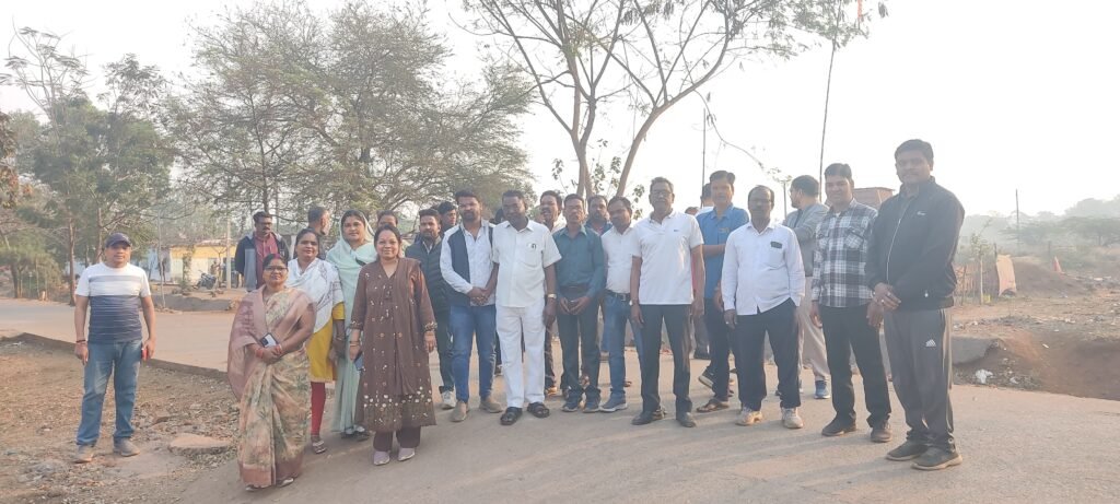 **अध्यक्ष दिनेश पटेल व महापौर शशि सिन्हा ने वार्ड 17 में किया जनसंपर्क, समस्याओं को लेकर विस्तार से की गई चर्चा**