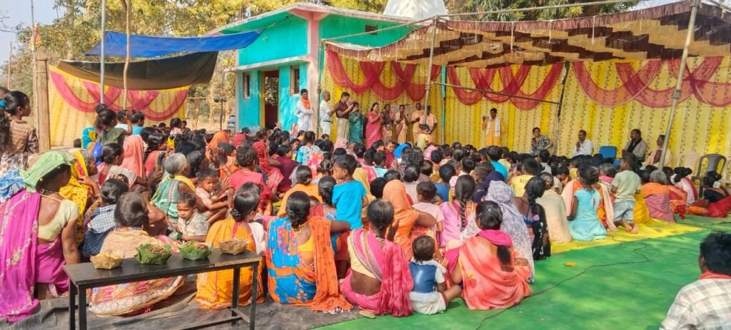 बकावंड !! मैलबेड़ा में आयोजित एकल विद्यालय दर्शन और वन यात्रा कार्यक्रम में ग्रामीणों ने की भागीदारी।