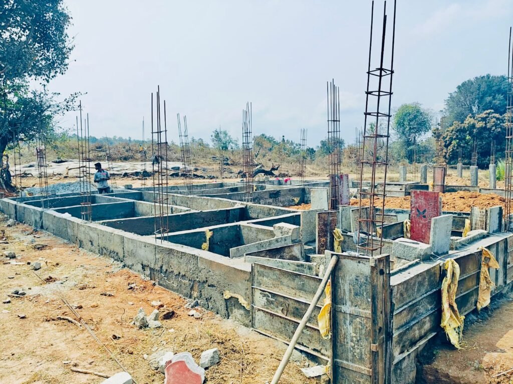 *छंट गया लाल आतंक का अंधेरा, नक्सल गढ़ गोगुंडा गांव नहा उठा बिजली की रौशनी से* = गोगुंडा में पहुंची बिजली, ग्रामीणों में हर्ष का माहौल =