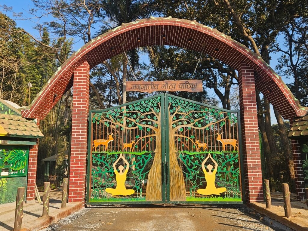 *बस्तर की जनजातीय विरासत को समर्पित* *कुम्हड़ाकोट में प्रकृति और संस्कृति का भव्य संगम* *डम्पिंग ग्राउण्ड से पर्यटन और स्वरोजगार का केंद्र बनी जनजातीय गौरव वाटिका*