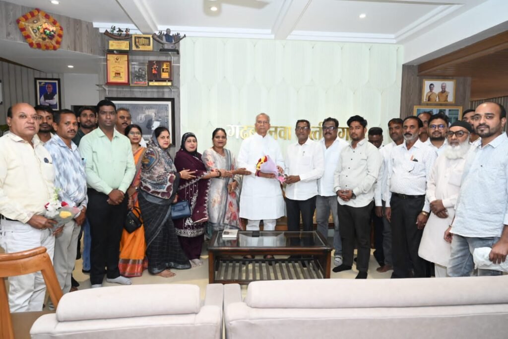 *ब्लॉक कांग्रेस कमेटी क्र 6 रिसाली अध्यक्ष दिनेश पटेल जी के नेतृत्त्व में नवनियुक्त पदाधिकारियों ने पूर्व गृहमंत्री ताम्रध्वज साहू जी से की सौजन्य मुलाकात, जताया आभार*