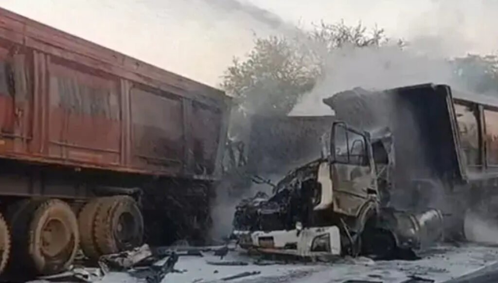 जांजगीर : आमने-सामने टक्कर के बाद ट्रेलरों में लगी आग, एक चालक की जिंदा जलकर मौत, दूसरा गंभीर