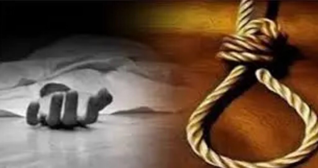 सुबह नहीं खुला कमरे का दरवाज़ा, अंदर मिला बेटी का शव